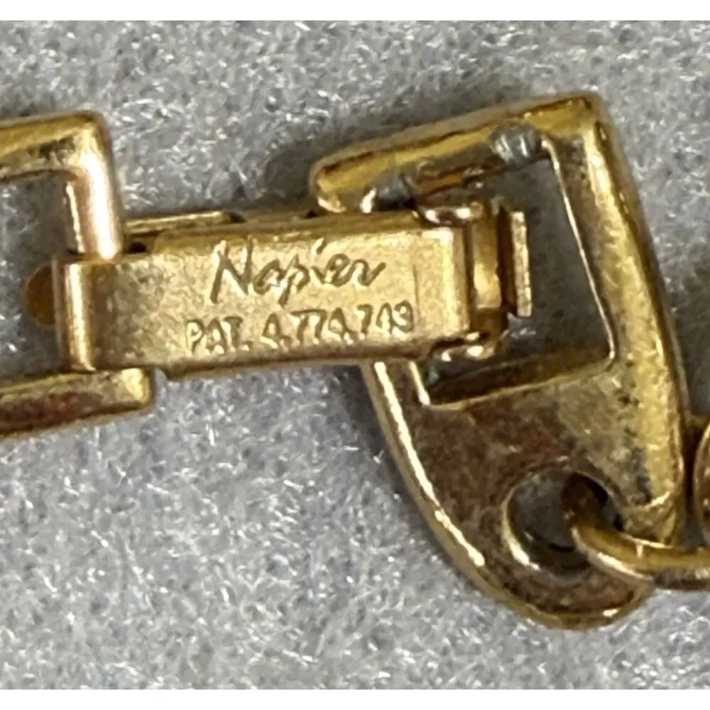 VTG NAPIER GOLD TONE METAL CHAIN WITH TWO MARQUISE SHAPED BLACK ENAMEL STAT